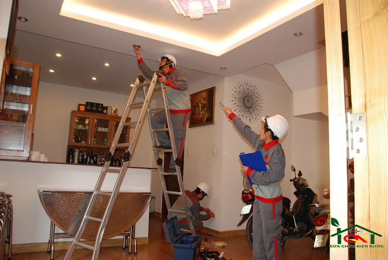 Lắp đặt dây điện chìm và nổi